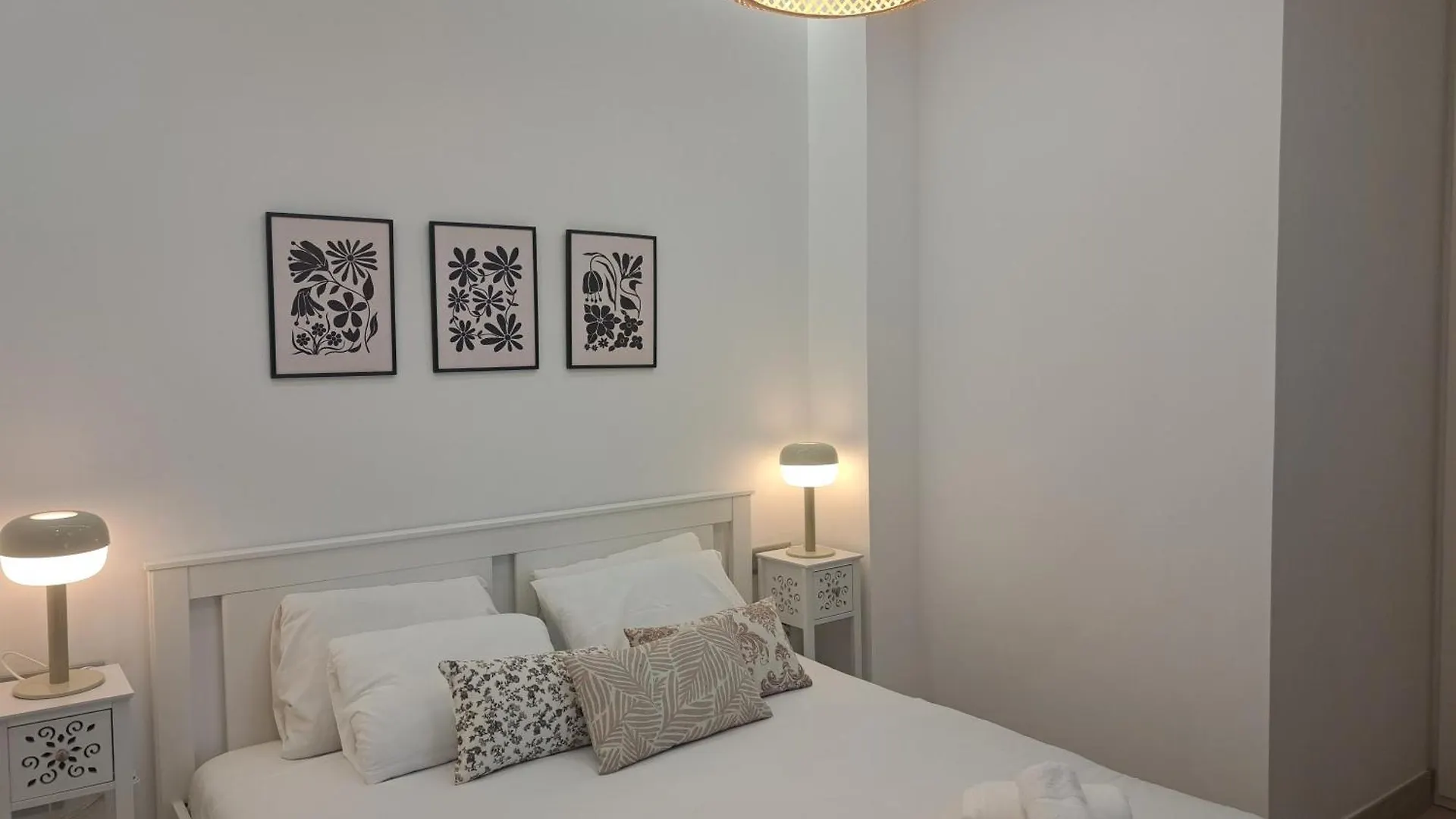 Cr Apartments 세비야