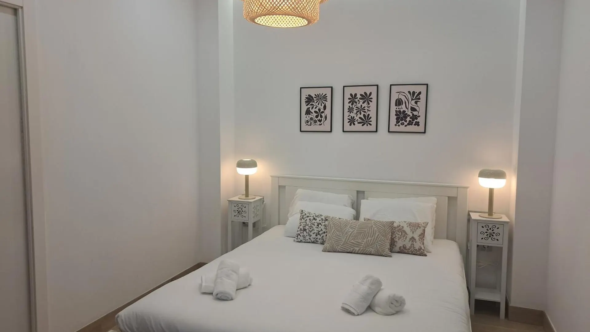 Cr Apartments 세비야